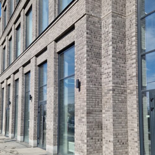 photo1682076726
